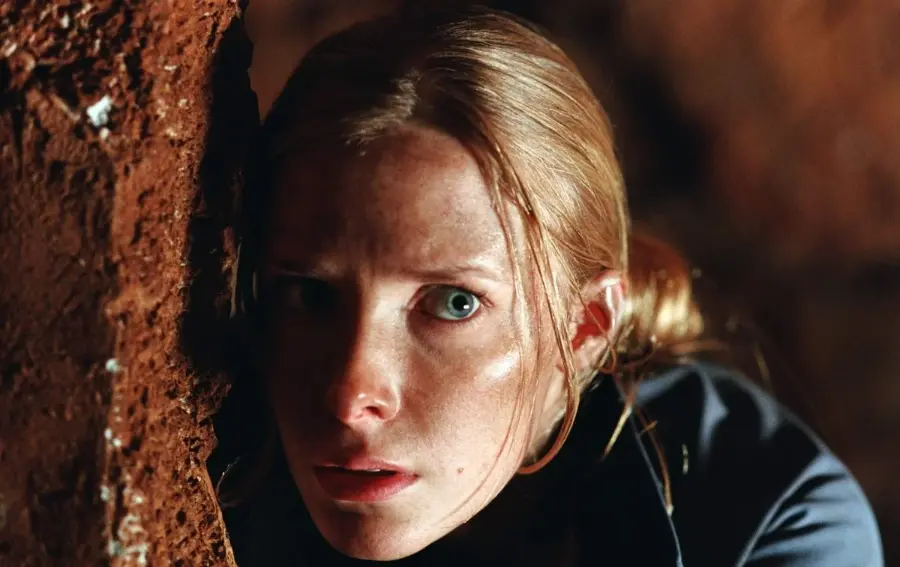 Sarah Carter – The Descent (2005)